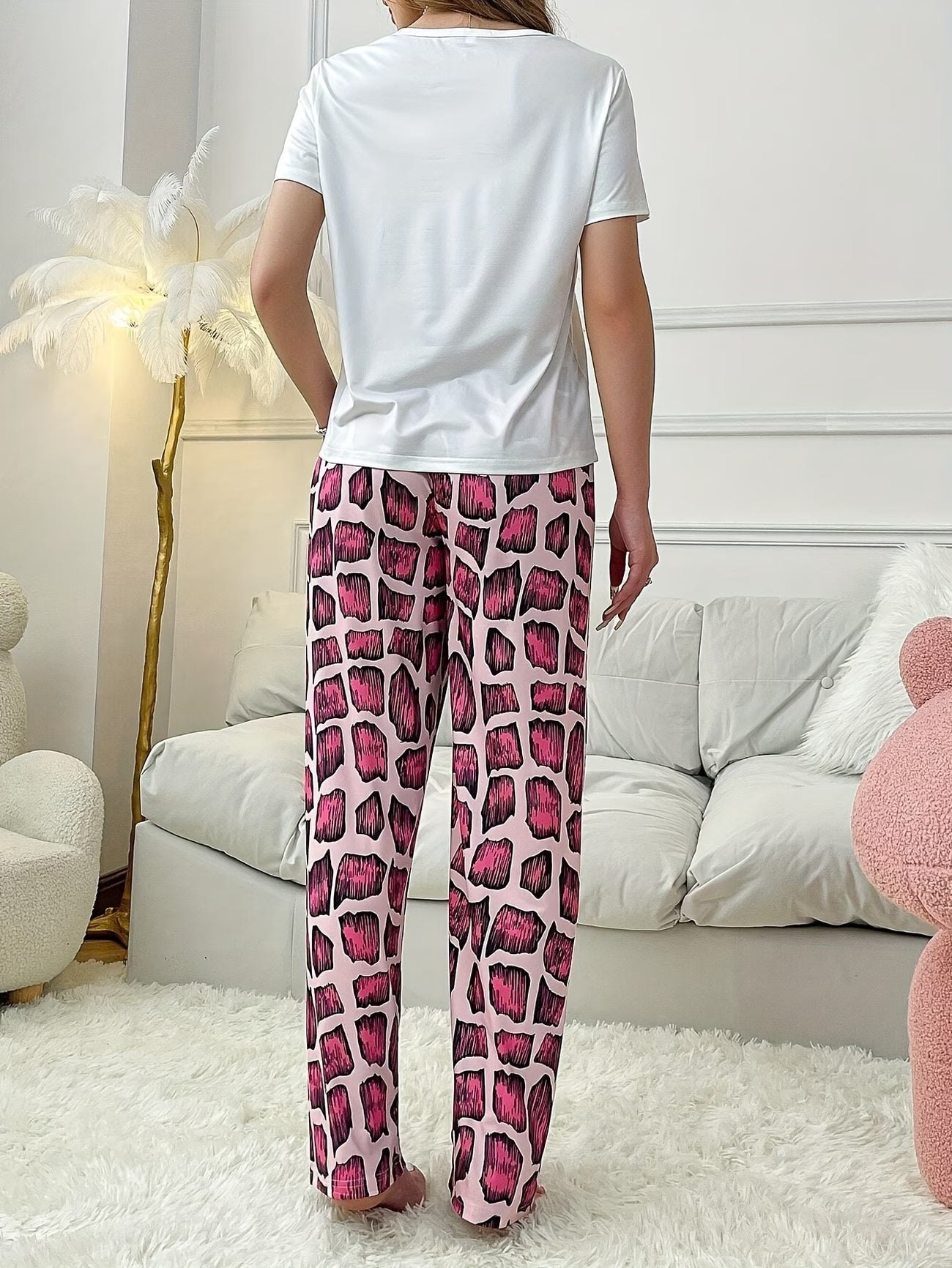 Adorable Giraffe Print Round Neck Short Sleeve Pajama Set with Long Pants