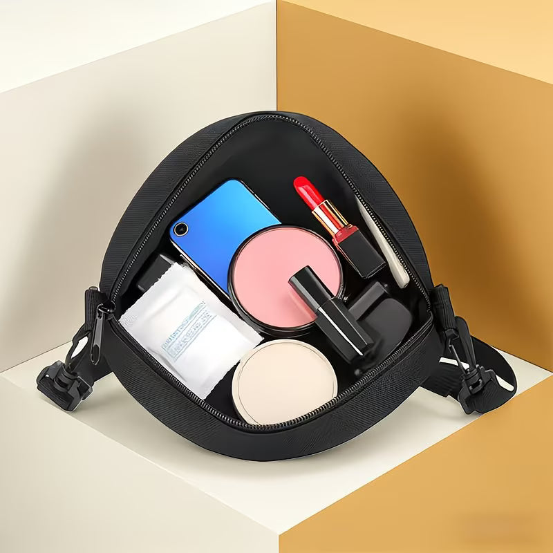 A Stylish Women'S Shoulder Bag Featuring a Trendy Leopard Print in a Heart Shape,