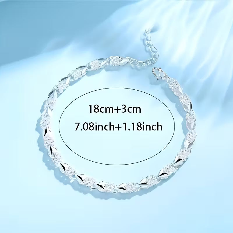 Vintage Design with Exquisite Leaf Patterns, Adjustable Clasp,