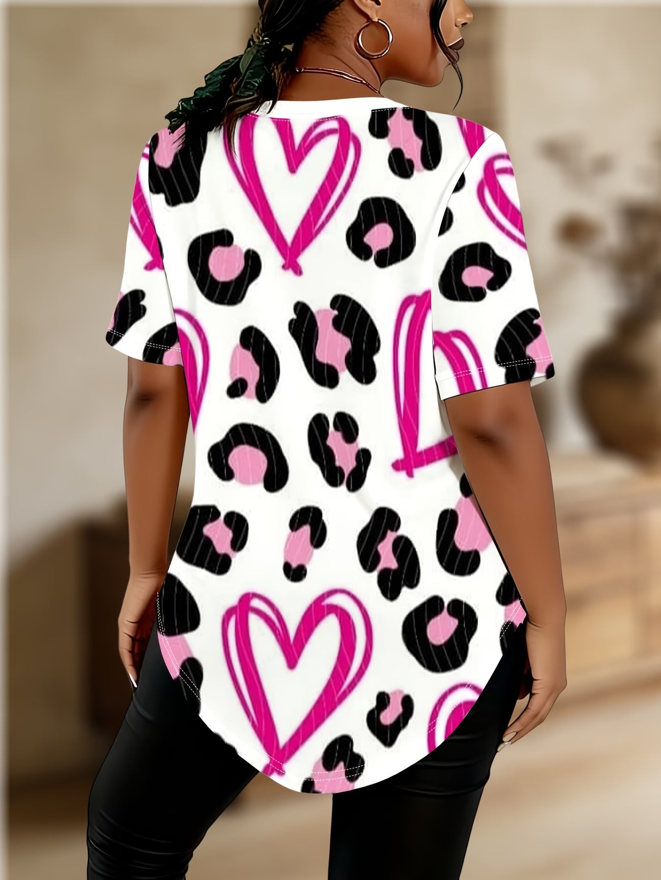 Plus Size Women'S V-neck T-shirt with Three Buttons