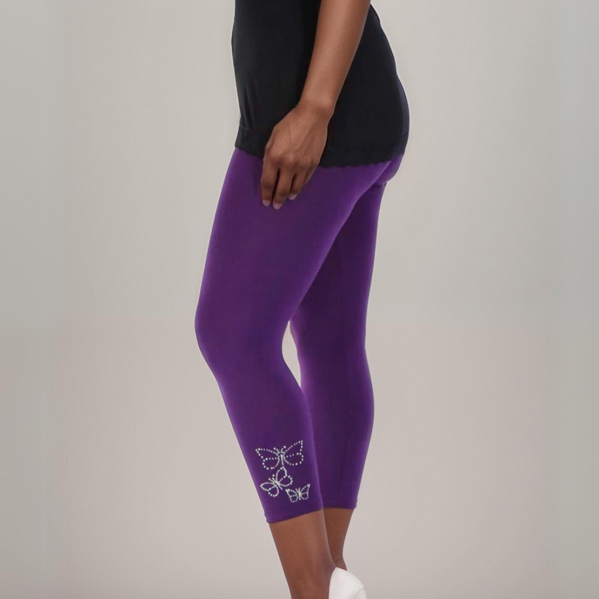 STUDDED BUTTERFLY 3/4 CAPRI LEGGINGS