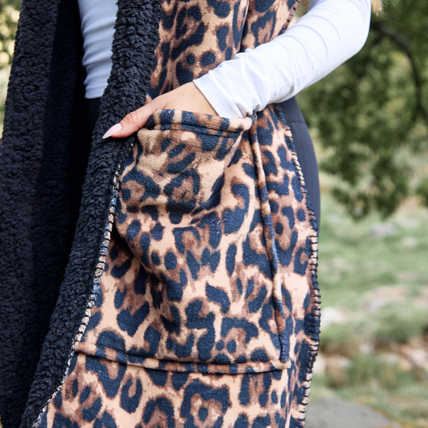 Leopard Print Fleece Pocket Scarf - Natural