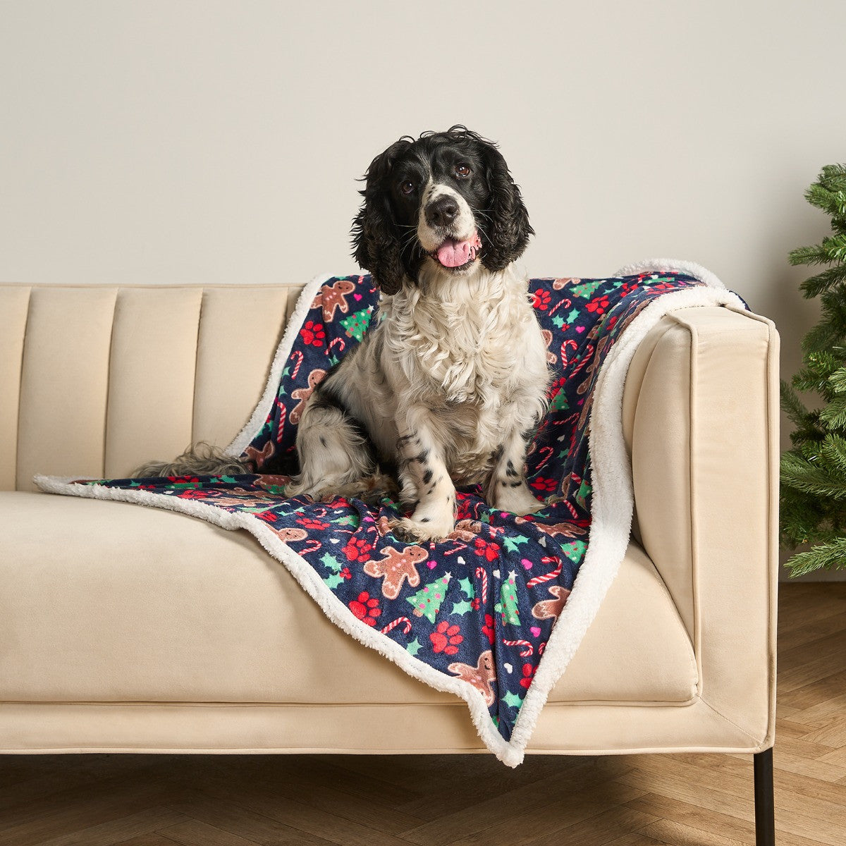 Gingerbread Paw Print Sherpa Reverse Throw - Navy
