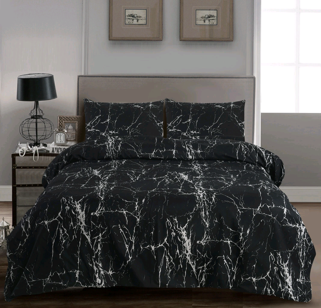Black & White 4-Piece Duvet Set